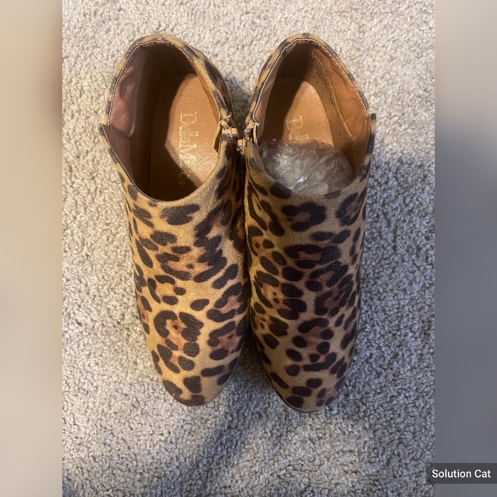 Women leopard Bella Marie ankle boots size 7